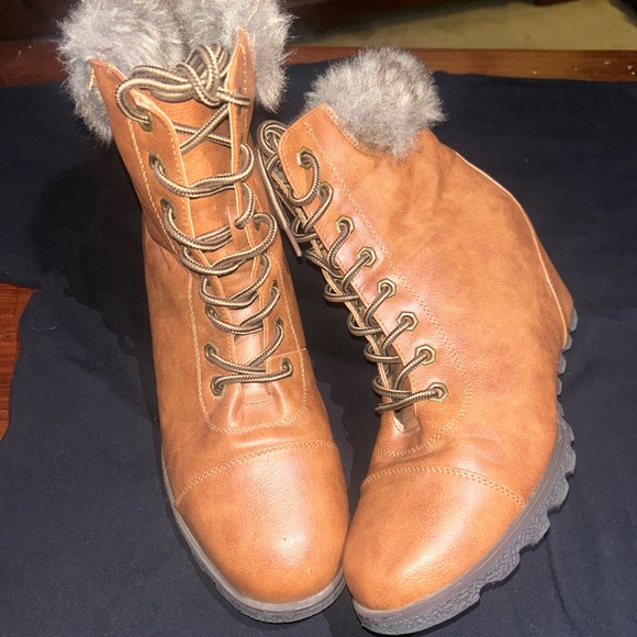 Tan Lace-Up Boots with Faux Fur - Picture 3 of 10